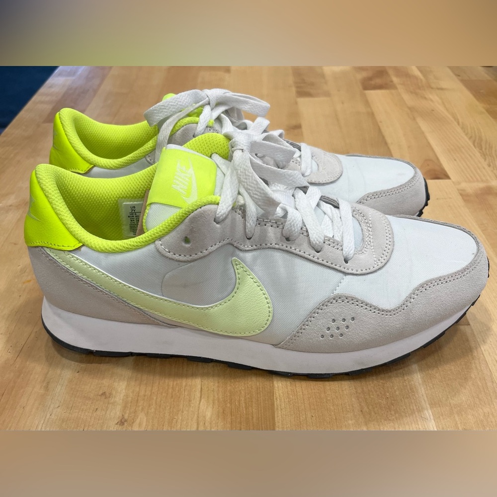 Nike MD Valiant